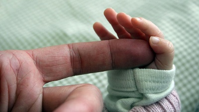 newborn-baby-hand-holding-parent-s-finger_20160224122500-159532