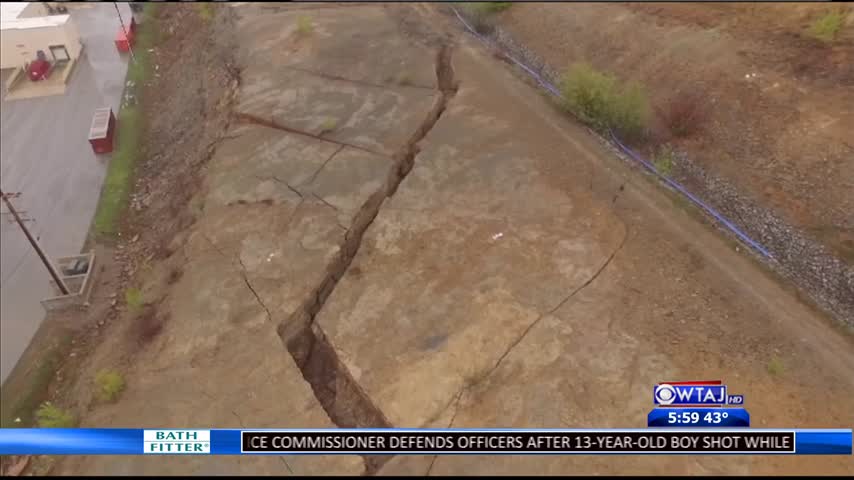 Hillside Crack Growing_84424857-159532