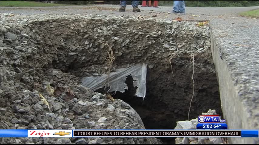 Mine causes road collapse_79566123-159532