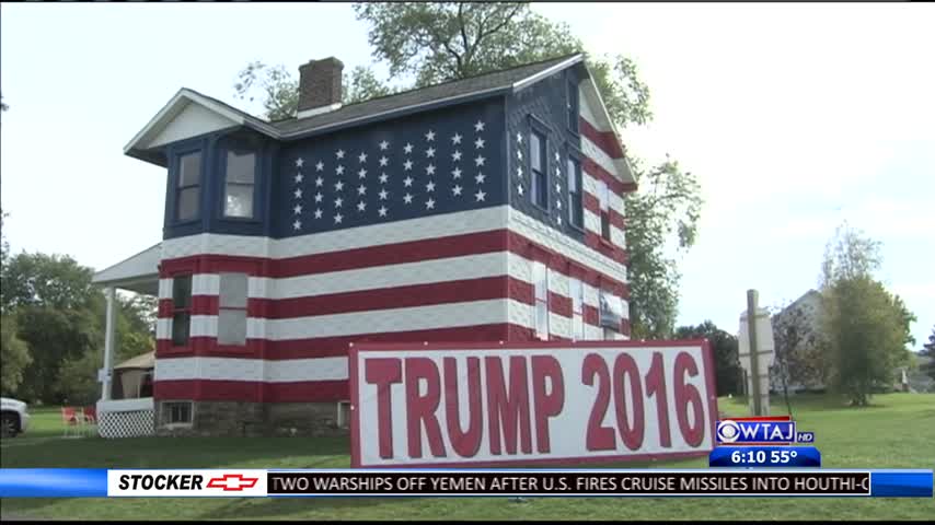 Trump house draws crowds_38878302-159532