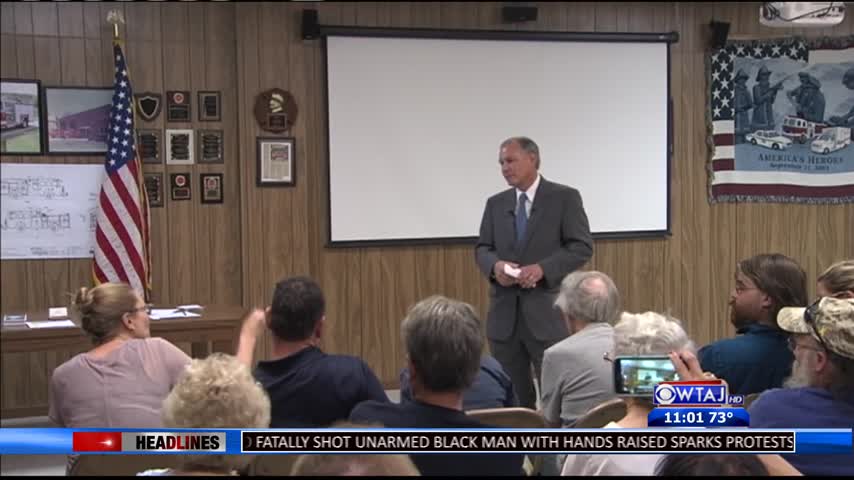 Senator Eichelberger holds town hall.